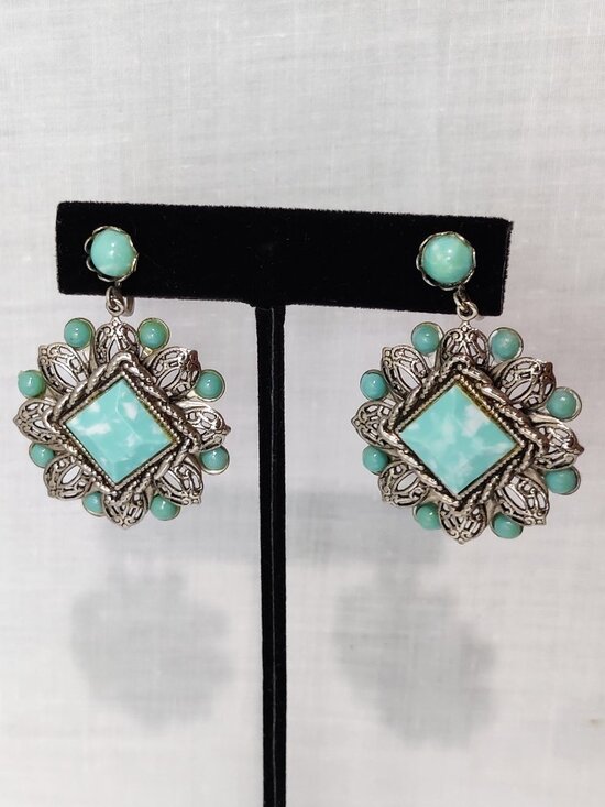 Unsigned Jewelry - Vintage Turquoise Thermoset Lucite Earrings
